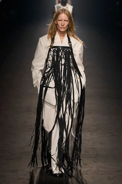 Look 18